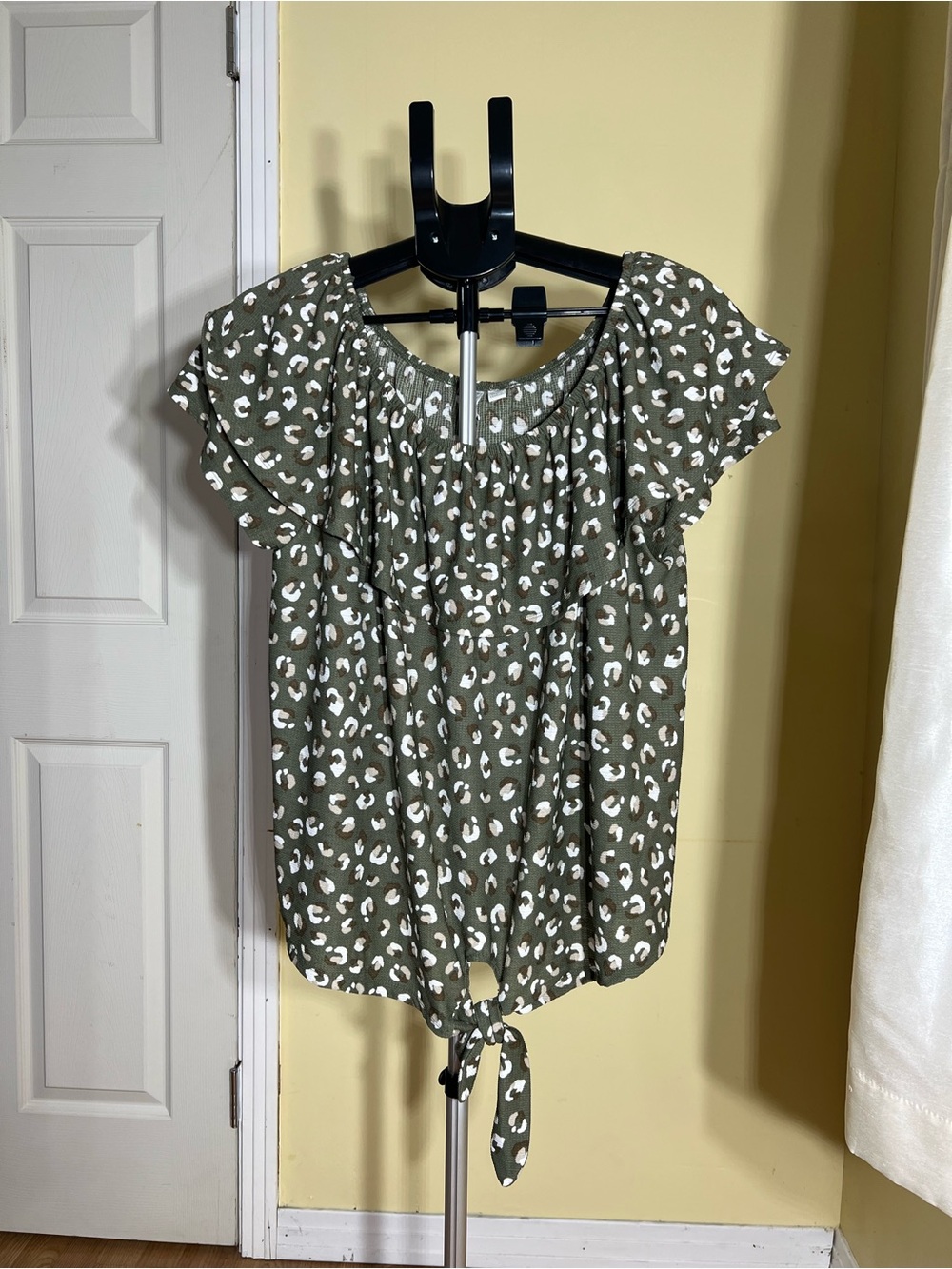 Cato Women’s Plus Size 18/20W Olive Green Leopard Print Flutter Sleeve Top